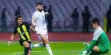 سپاهان باخت و آماده صعود شد