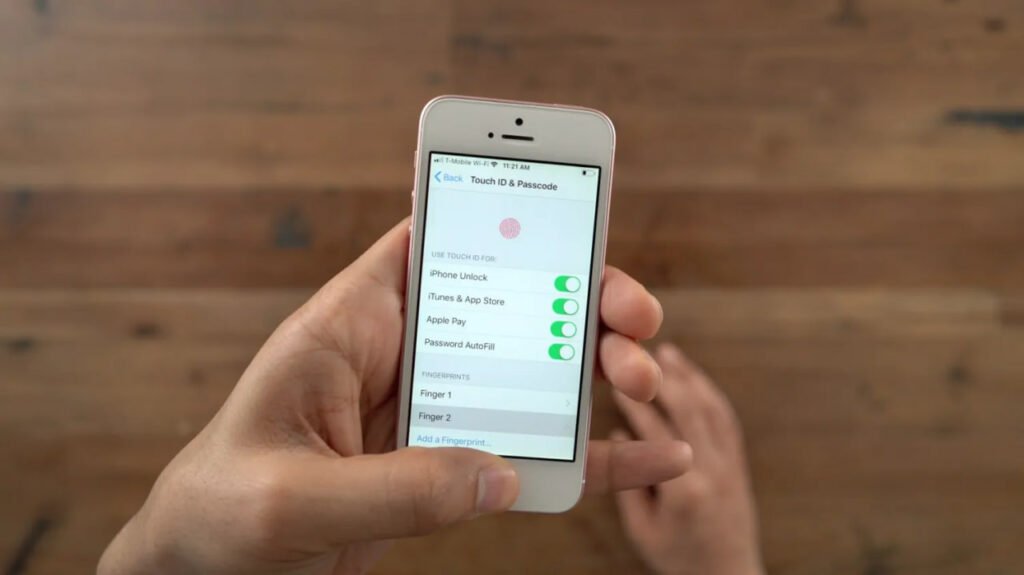1701954197 39 خالق Touch ID و کارکرد چندلمسی نمایشگر آیفون از اپل