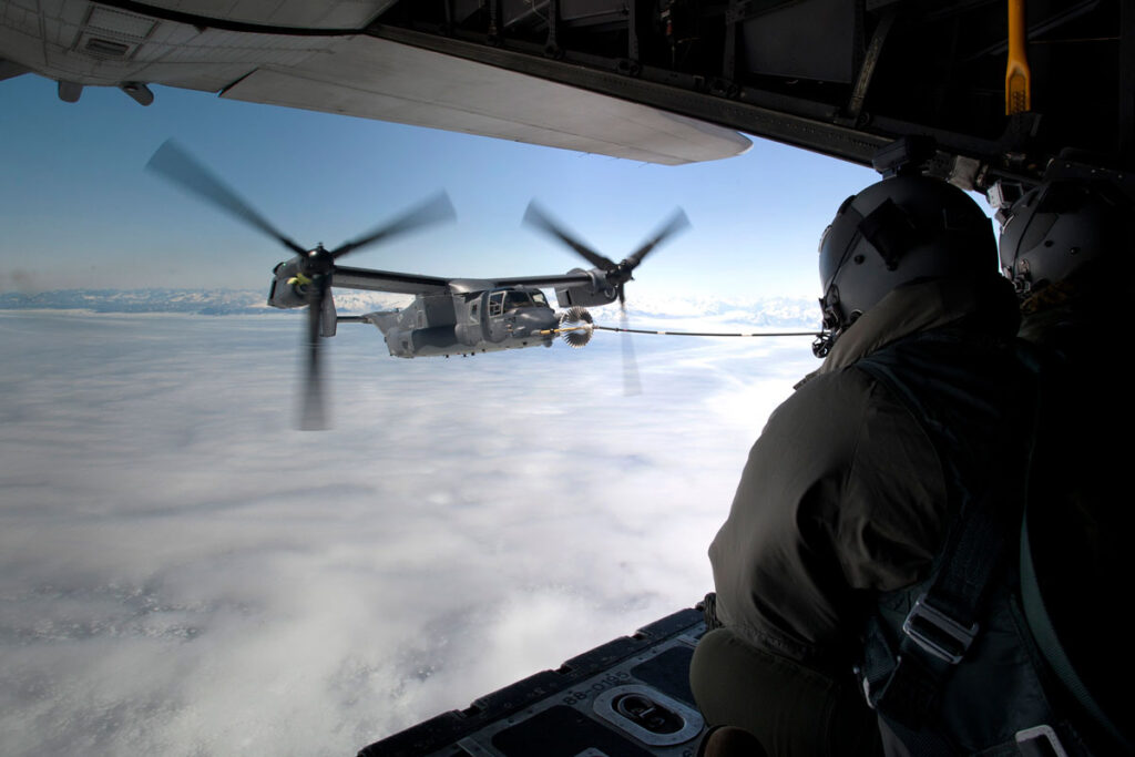 چرا V - ۲۲ Osprey یک تله مرگ است؟ 4 UH-60 Black Hawk