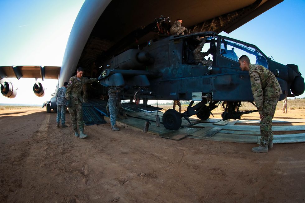 هلیکوپتر تهاجمی AH-64 Apache