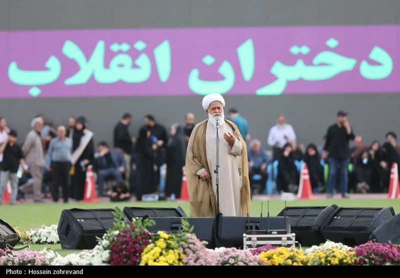 اجتماع بزرگ مدافعان حجاب و حریم خانواده در ورزشگاه آزادی_دانشجو 15 عفاف و حجاب , حجاب , الگوی سوم , زنان و خانواده ,