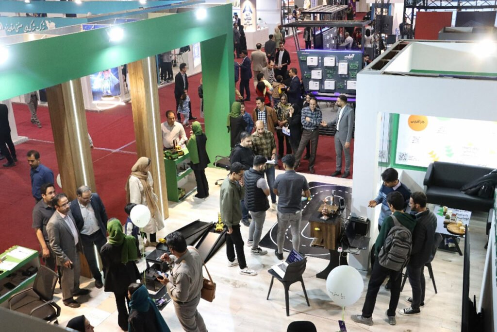 1731224244 758 نمایشگاه کامیتکس یزد دانشجو