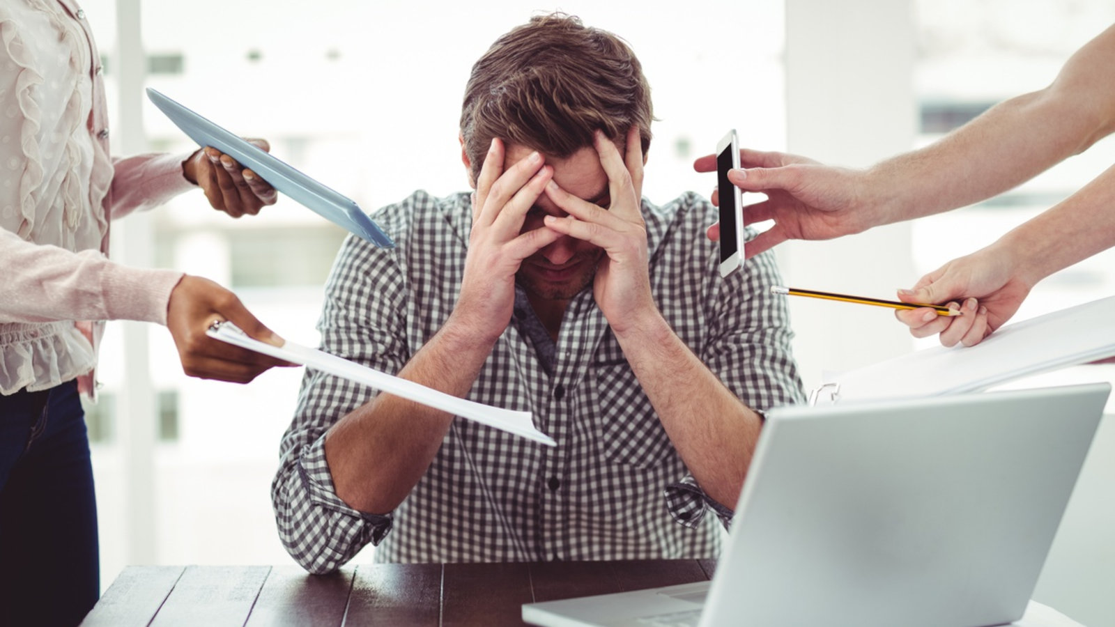 1734168336 905 ۵ روش کاربردی برای مدیریت تیم‌ها در شرایط استرس‌زا دانشجو